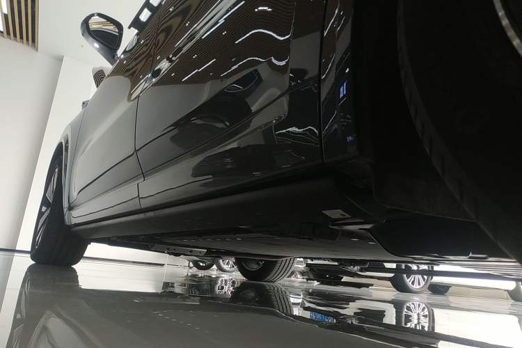 Used Li Auto L8 2025 Pro Smart Refresh Edition Left Side Sill