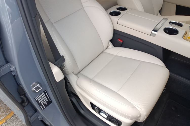 Used Li Auto L8 2025 Max Smart Refresh Edition Right Front Seat