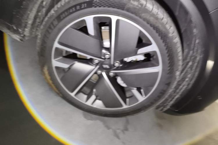 Used Li Auto L8 2025 Ultra Smart Refreshed Edition Right Front Wheel Hub