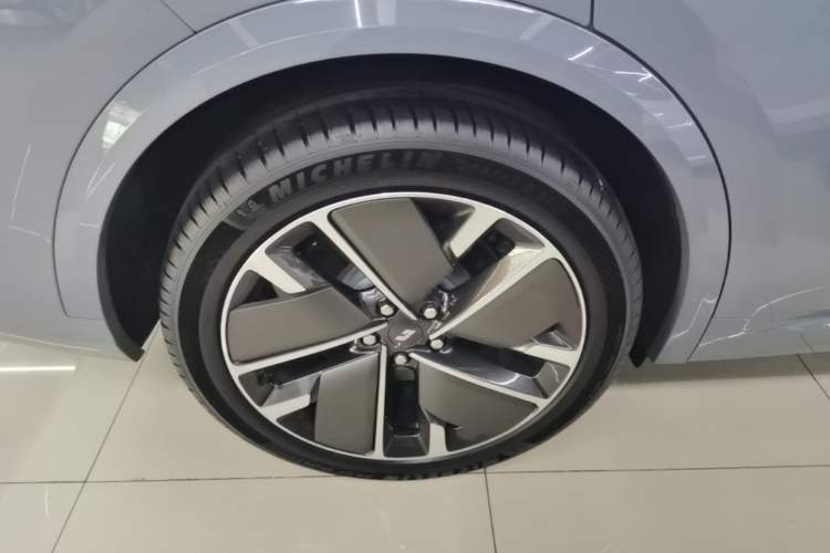 Used Li Auto L8 2025 Ultra Smart Refreshed Edition Right Rear Wheel Hub