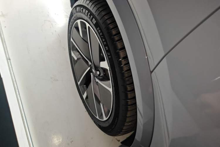 Used Li Auto L8 2025 Ultra Smart Refreshed Edition Right Rear Wheel Hub