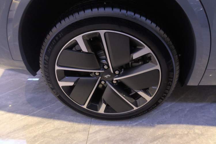 Used Li Auto L8 2025 Ultra Smart Refreshed Edition Right Rear Wheel Hub