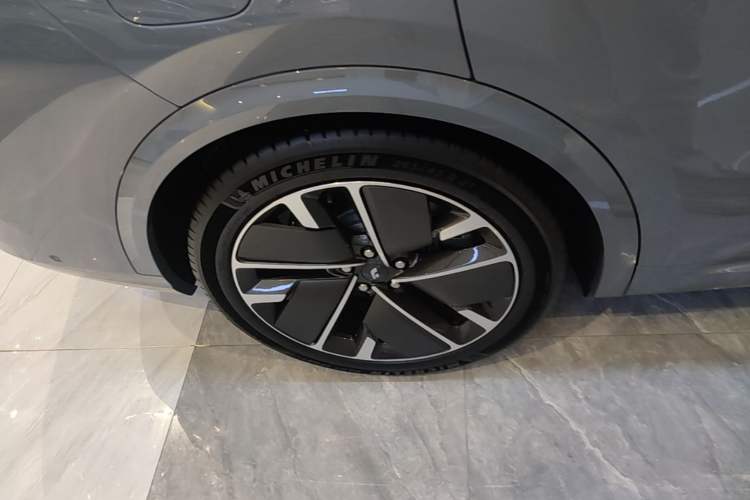 Used Li Auto L8 2025 Max Smart Refresh Edition Right Rear Wheel Hub