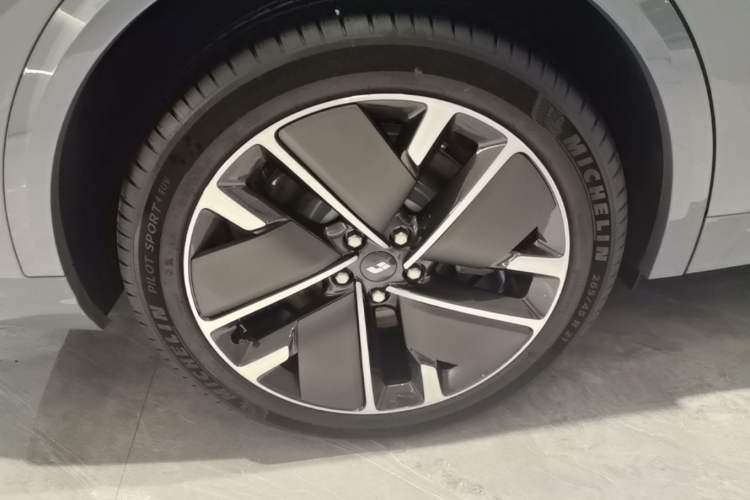 Used Li Auto L8 2025 Max Smart Refresh Edition Right Rear Wheel Hub