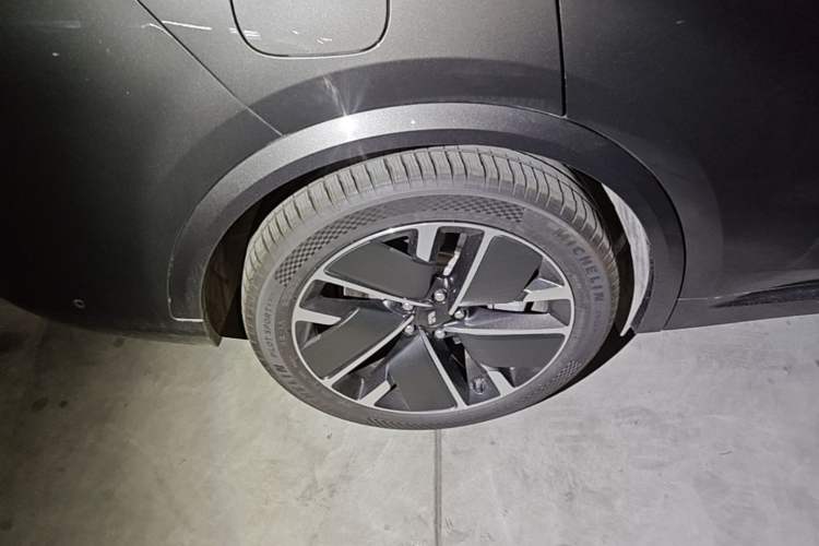 Used Li Auto L8 2025 Ultra Smart Refreshed Edition Right Rear Wheel Hub