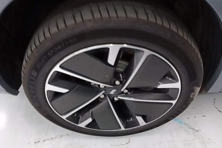Used Li Auto L8 2025 Ultra Smart Refreshed Edition Right Rear Wheel Hub