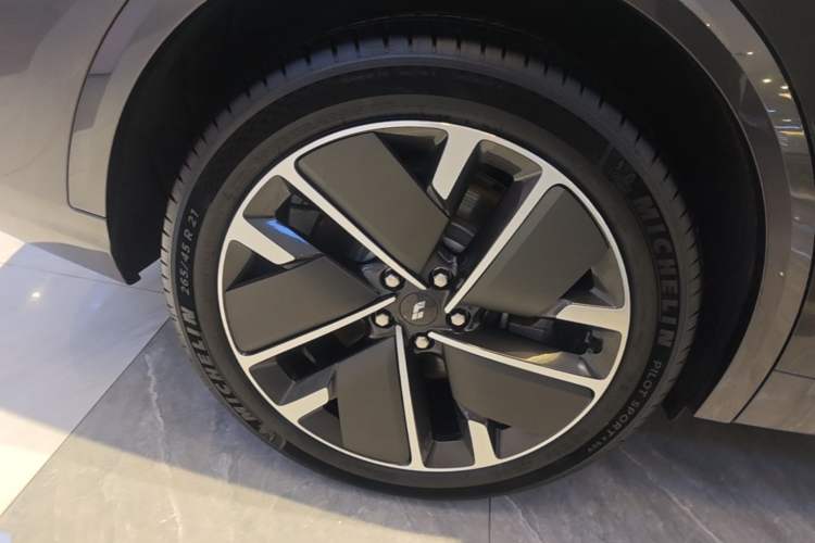 Used Li Auto L8 2025 Max Smart Refresh Edition Right Rear Wheel Hub