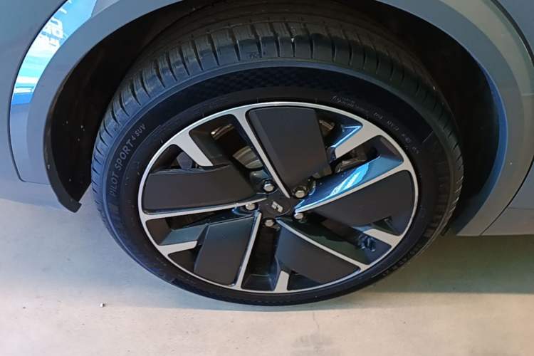 Used Li Auto L8 2025 Ultra Smart Refreshed Edition Right Rear Wheel Hub
