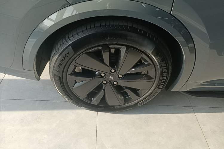 Used Li Auto L8 2025 Max Smart Refresh Edition Right Rear Wheel Hub
