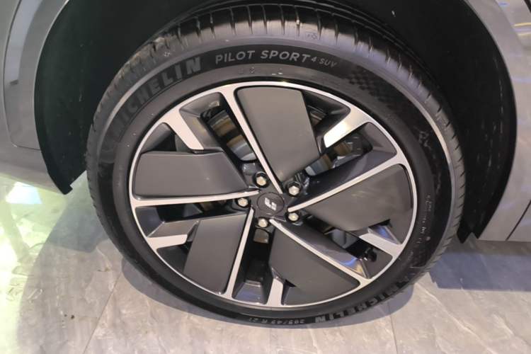 Used Li Auto L8 2025 Max Smart Refresh Edition Right Rear Wheel Hub
