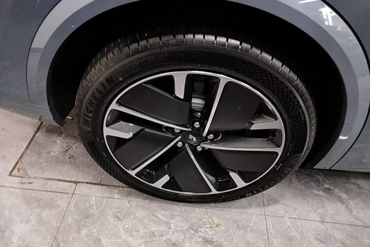 Used Li Auto L8 2025 Ultra Smart Refreshed Edition Right Rear Wheel Hub