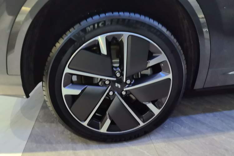 Used Li Auto L8 2025 Ultra Smart Refreshed Edition Right Rear Wheel Hub
