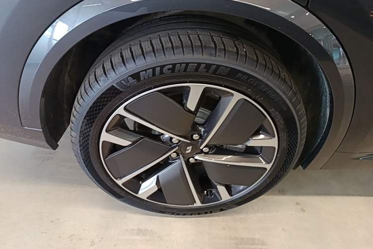 Used Li Auto L8 2025 Max Smart Refresh Edition Right Rear Wheel Hub