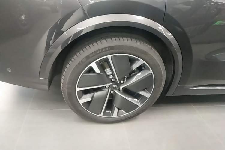 Used Li Auto L8 2025 Ultra Smart Refreshed Edition Right Rear Wheel Hub
