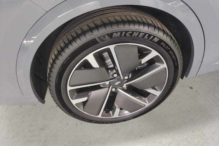 Used Li Auto L8 2025 Ultra Smart Refreshed Edition Right Rear Wheel Hub
