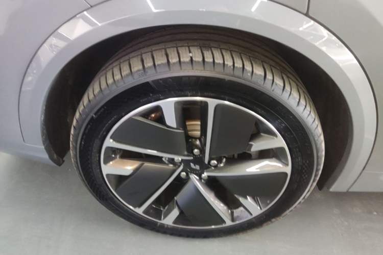 Used Li Auto L8 2025 Ultra Smart Refreshed Edition Right Rear Wheel Hub