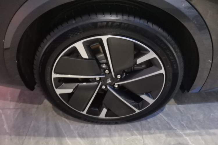 Used Li Auto L8 2025 Max Smart Refresh Edition Right Rear Wheel Hub
