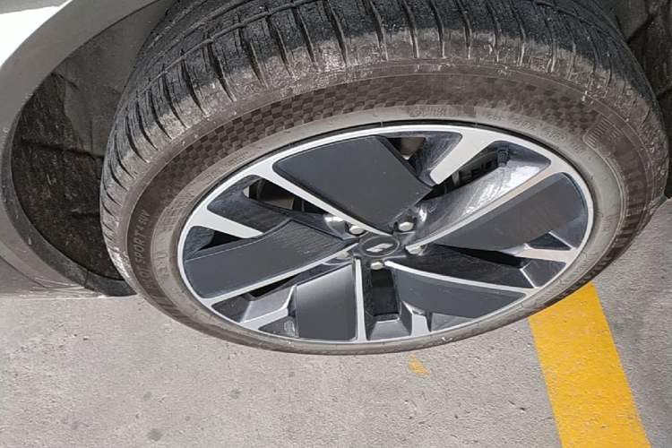 Used Li Auto L8 2025 Max Smart Refresh Edition Right Rear Wheel Hub
