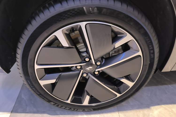 Used Li Auto L8 2025 Max Smart Refresh Edition Right Rear Wheel Hub