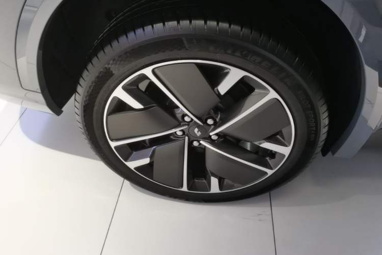 Used Li Auto L8 2025 Ultra Smart Refreshed Edition Right Rear Wheel Hub