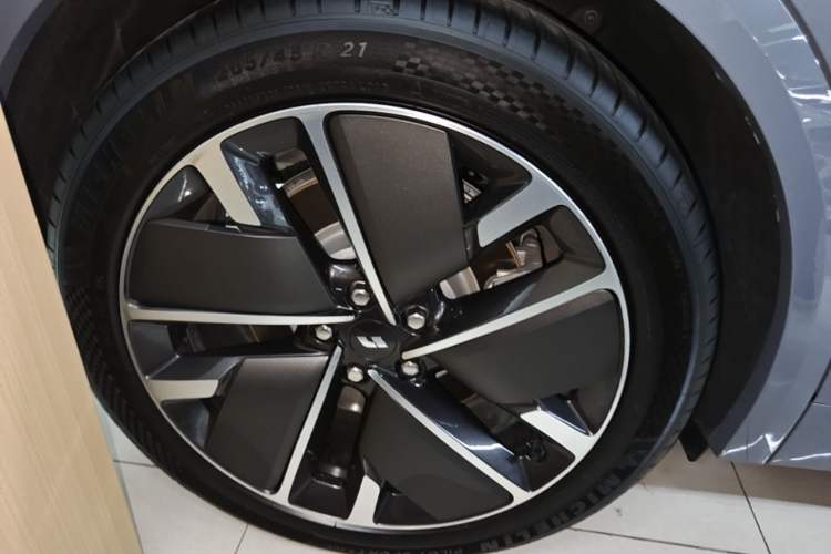 Used Li Auto L8 2025 Max Smart Refresh Edition Right Rear Wheel Hub