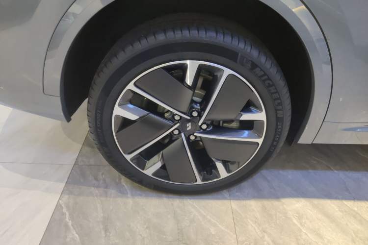 Used Li Auto L8 2025 Ultra Smart Refreshed Edition Right Rear Wheel Hub