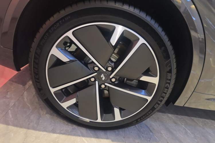 Used Li Auto L8 2025 Max Smart Refresh Edition Right Rear Wheel Hub