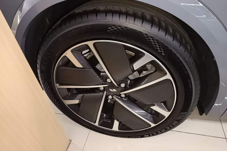 Used Li Auto L8 2025 Max Smart Refresh Edition Right Rear Wheel Hub