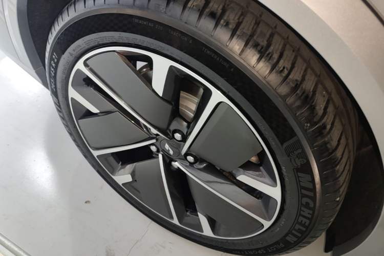 Used Li Auto L8 2025 Ultra Smart Refreshed Edition Right Rear Wheel Hub