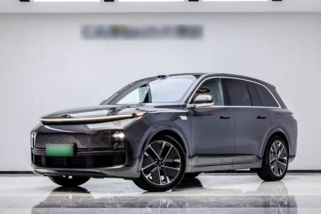 Ojetý Li Auto L8 2025 Max Smart Refresh Edition