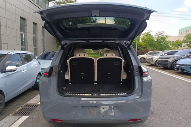 Used Li Auto L8 2025 Max Smart Refresh Edition Trunk