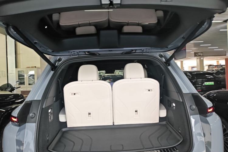 Used Li Auto L8 2025 Max Smart Refresh Edition Trunk