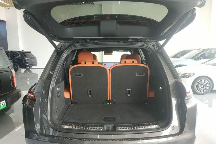 Used Li Auto L8 2025 Pro Smart Refresh Edition Trunk