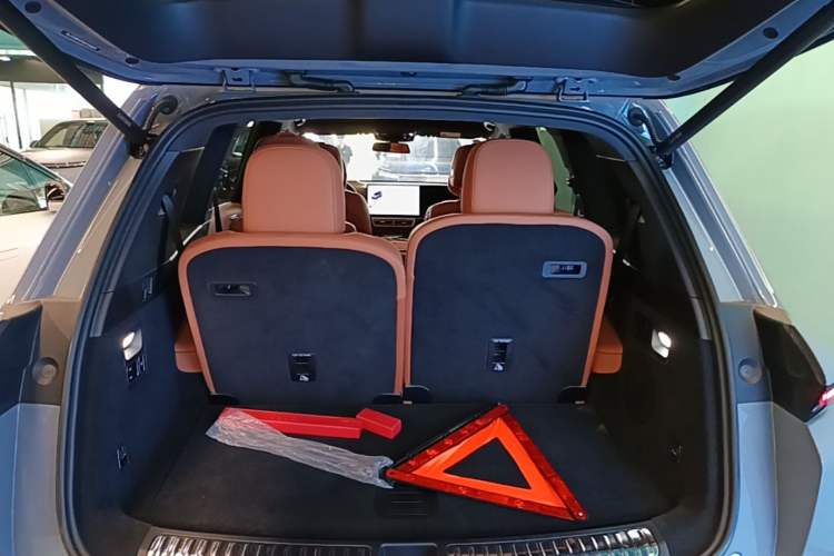Used Li Auto L8 2025 Ultra Smart Refreshed Edition Trunk