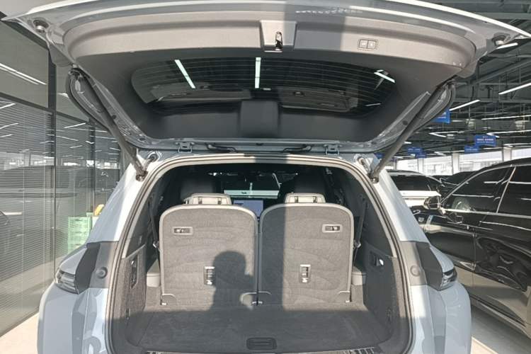 Used Li Auto L8 2025 Max Smart Refresh Edition Trunk