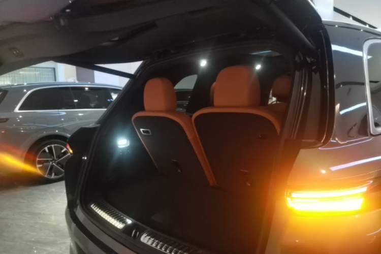 Used Li Auto L8 2025 Max Smart Refresh Edition Trunk