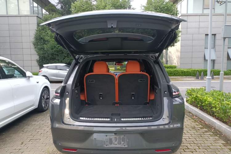 Used Li Auto L8 2025 Max Smart Refresh Edition Trunk