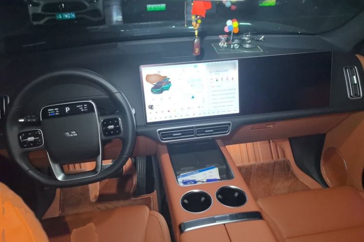 Used Li Auto L8 2025 Max Smart Refresh Edition Center Console