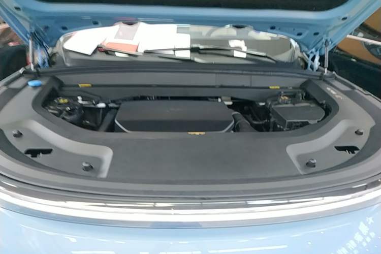 Used Li Auto L8 2025 Ultra Smart Refreshed Edition Engine Bay