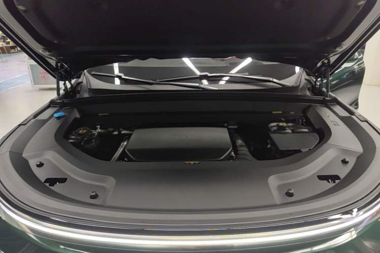 Used Li Auto L8 2025 Ultra Smart Refreshed Edition Engine Bay