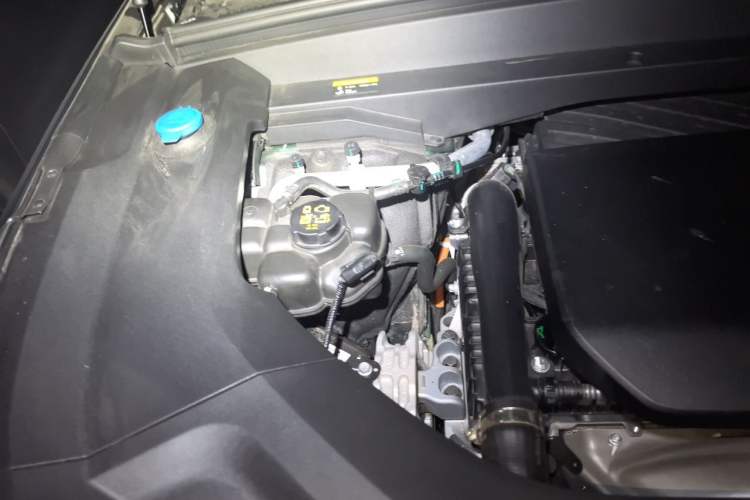 Used Li Auto L8 2025 Max Smart Refresh Edition Engine Bay Right