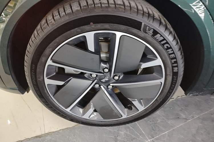 Used Li Auto L8 2025 Ultra Smart Refreshed Edition Left Front Wheel Hub