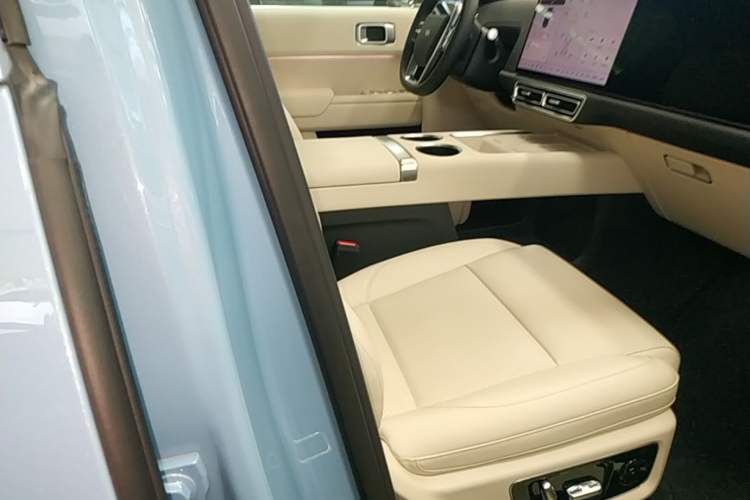 Used Li Auto L8 2025 Ultra Smart Refreshed Edition Right Front Seat