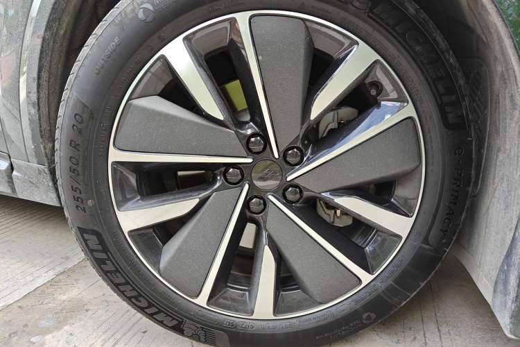 Used Li Auto L8 2025 Max Smart Refresh Edition Right Front Wheel Hub