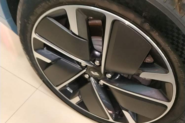 Used Li Auto L8 2025 Ultra Smart Refreshed Edition Right Rear Wheel Hub