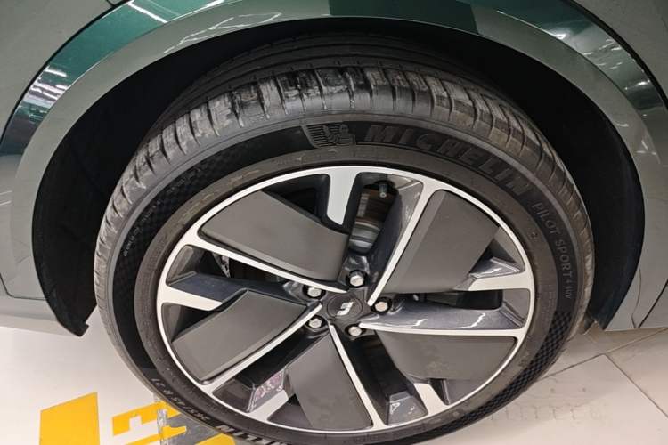 Used Li Auto L8 2025 Ultra Smart Refreshed Edition Right Rear Wheel Hub