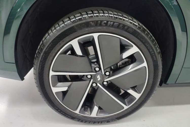 Used Li Auto L8 2025 Ultra Smart Refreshed Edition Right Rear Wheel Hub