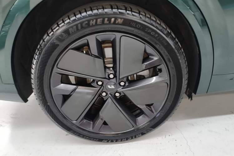 Used Li Auto L8 2025 Ultra Smart Refreshed Edition Right Rear Wheel Hub