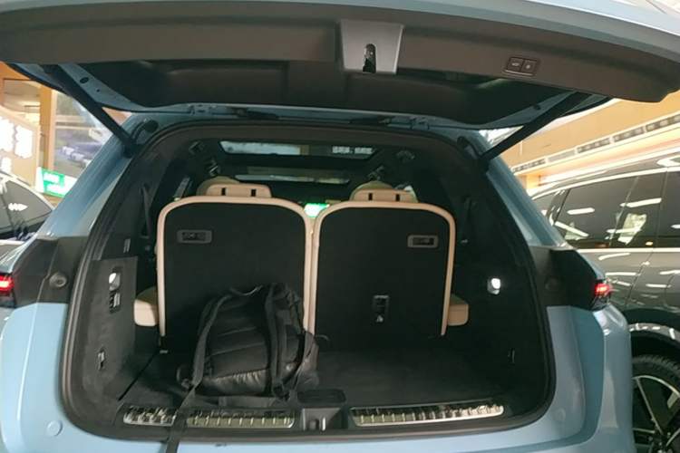 Used Li Auto L8 2025 Ultra Smart Refreshed Edition Trunk