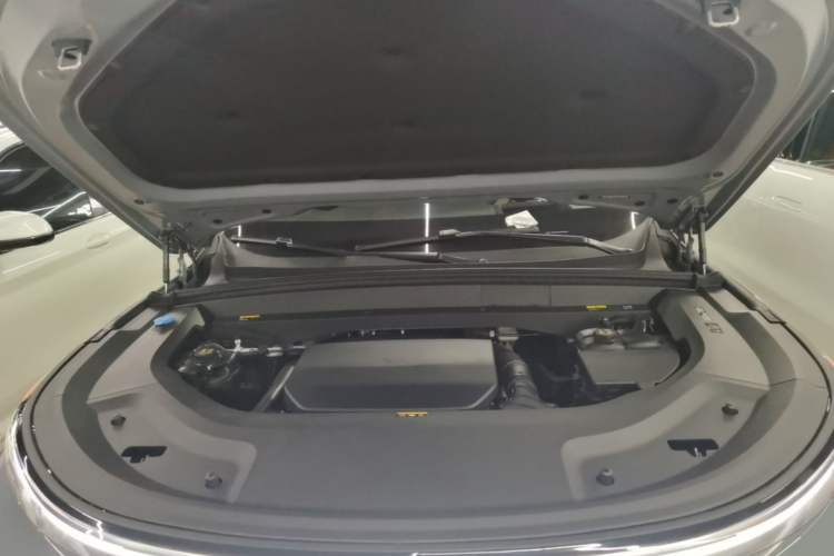 Used Li Auto L8 2025 Ultra Smart Refreshed Edition Engine Bay